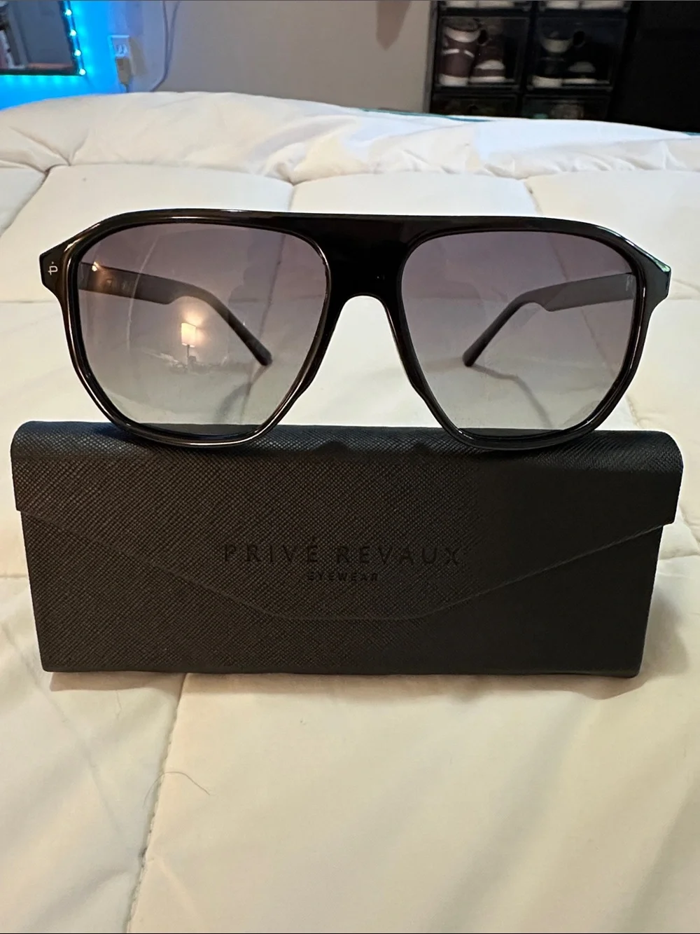 Brand new, never worn. Privé Revaux Men’s Black Gradient Aviator Sunglasses